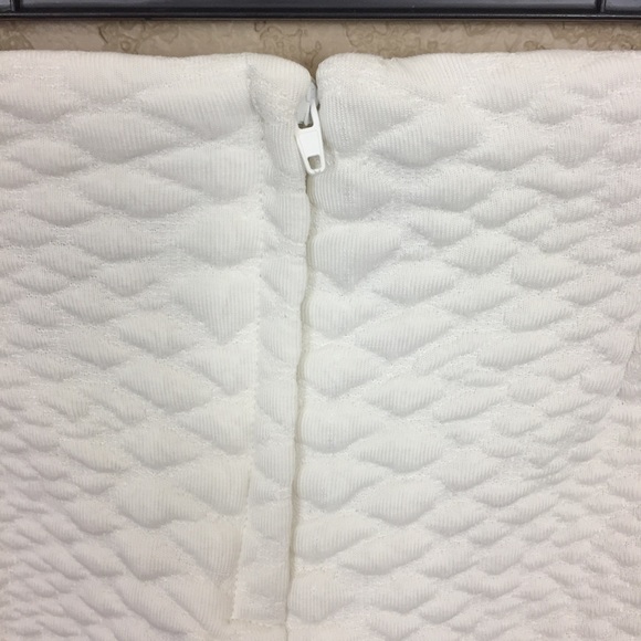 SALE
 H&M Small Off White Texture Snake SkirtG14 - Picture 5 of 7